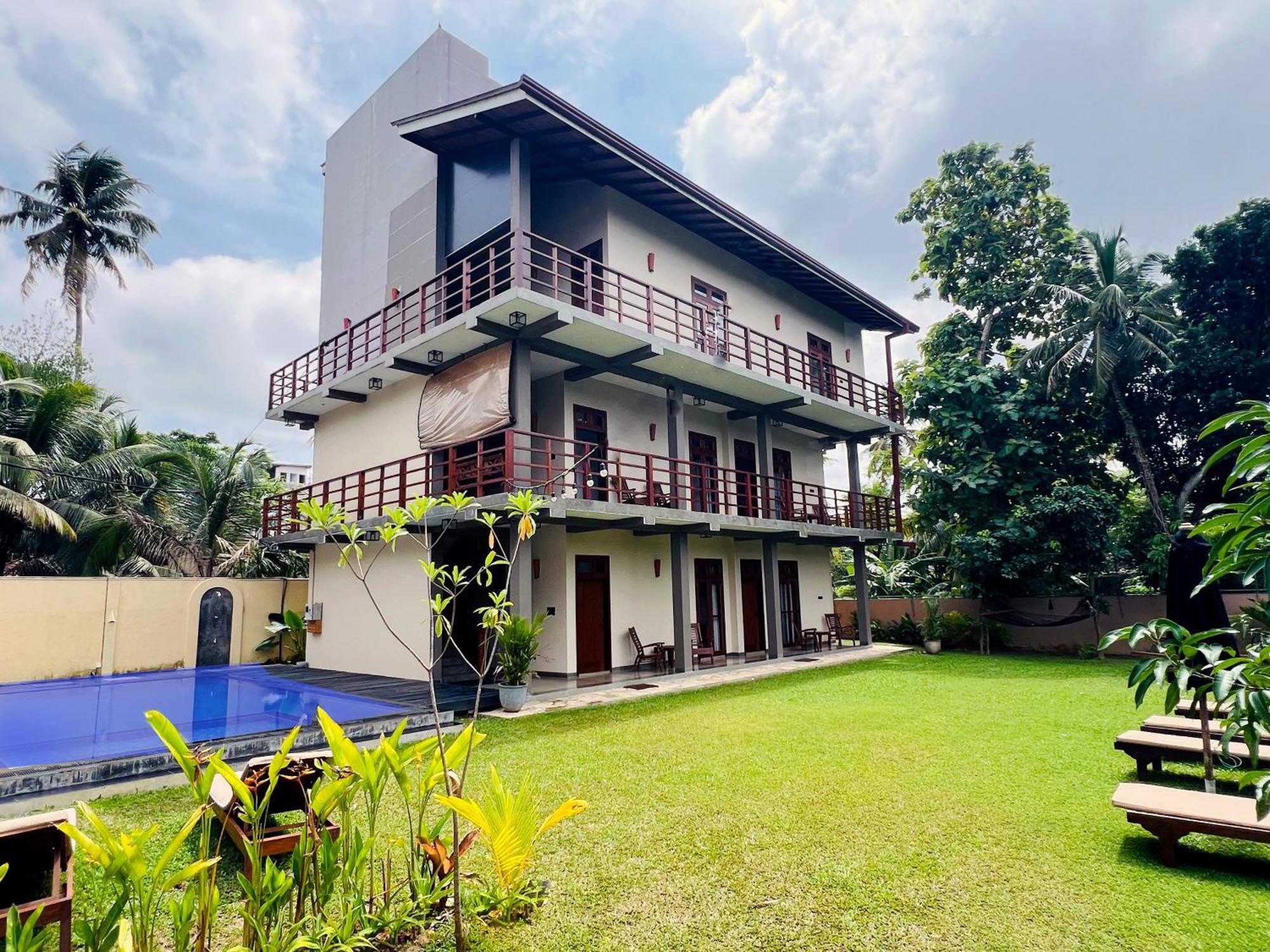 Hotel Tropical - *